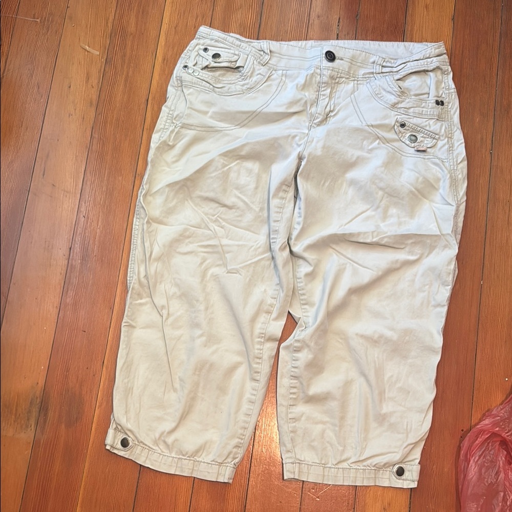 Style & Co. Women's Cream Capris